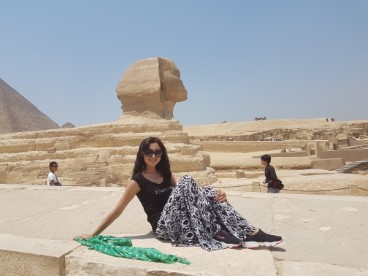 Photo of a girl in front of Sphinx